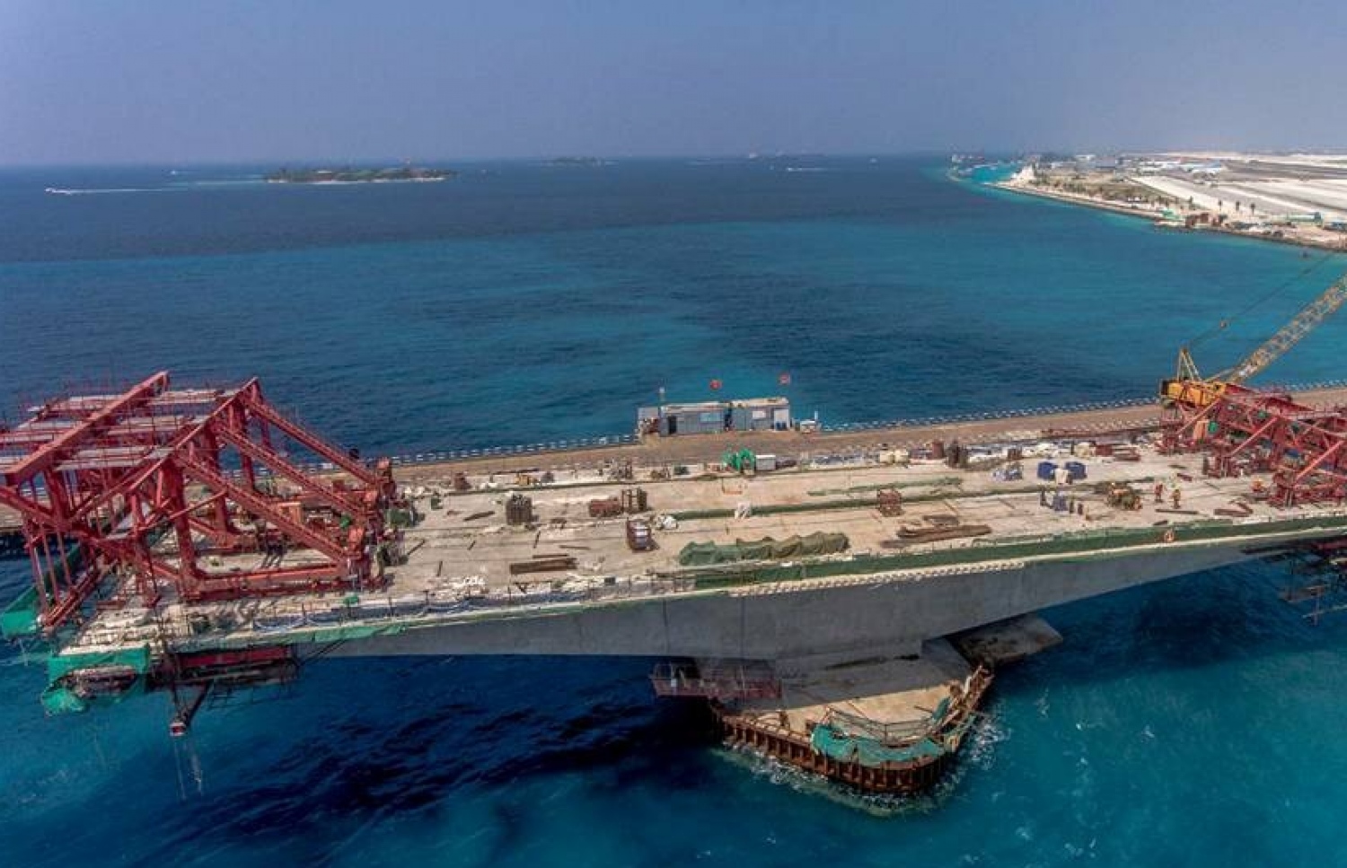 ބްރިޖު ތަނބެއްގެ މަސައްކަތް ކުރިއަށް. --ފޮޓޯ/ މިނިސްޓަރު މުއިއްޒު