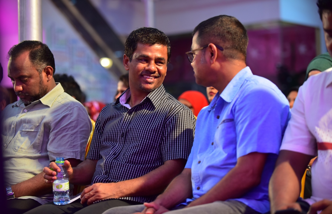 މާލެ: ފެބްރުއަރީ 20، 2018: ޕީޕީއެމްގެ "ރުމާލު 2" ގައި ބޭއްވި ޖަލްސާގައި ހޯމް މިނިސްޓަރު އަޒްލީން އަހުމަދު(މ)، އިސްލާމިކް މިނިސްޓަރު އަހުމަދު ޒިޔާދު ބާގިރުގެ(ވ) ބައިވެރިވެ ވަޑައިގަންނަވަނީ.-- ފޮޓޯ: ހުސެން ވަހީދު /މިހާރު