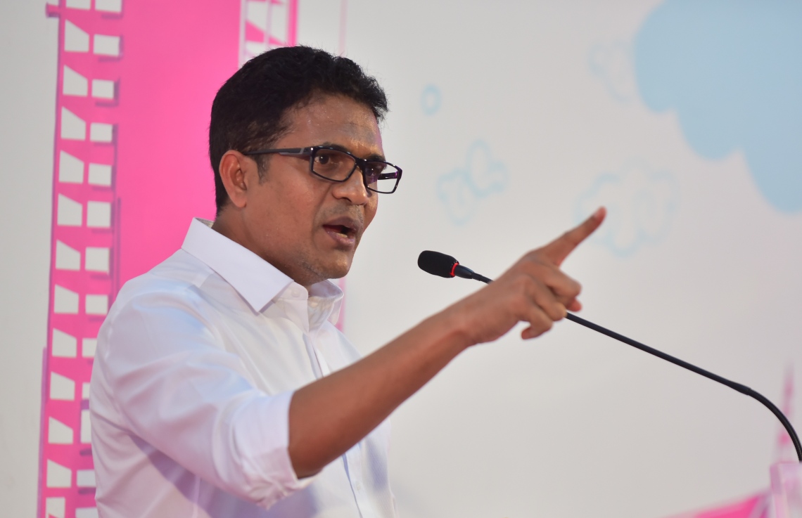 މާލެ: ފެބްރުއަރީ 20، 2018: ޕީޕީއެމްގެ "ރުމާލު 2" ގައި ބޭއްވި ޖަލްސާގައި އެ ޕާޓީގެ ޕީޖީގެ ގްރޫޕުގެ ލީޑަރު އަހުމަދު ނިހާން ވާހަކަ ދައްކަވަނީ.-- ފޮޓޯ: ހުސެން ވަހީދު /މިހާރު