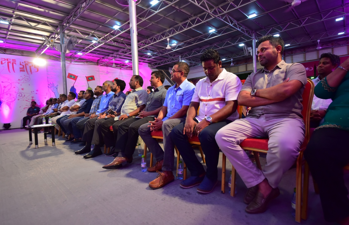 މާލެ: ފެބްރުއަރީ 20، 2018: ޕީޕީއެމްގެ "ރުމާލު 2" ގައި ބޭއްވި ޖަލްސާގައި ސަރުކާރުގެ ބައެއް ވަޒީރުންނާއި އިސްވެރިން ބައިވެރިވެ ވަޑައިގަންނަވަނީ.-- ފޮޓޯ: ހުސެން ވަހީދު /މިހާރު