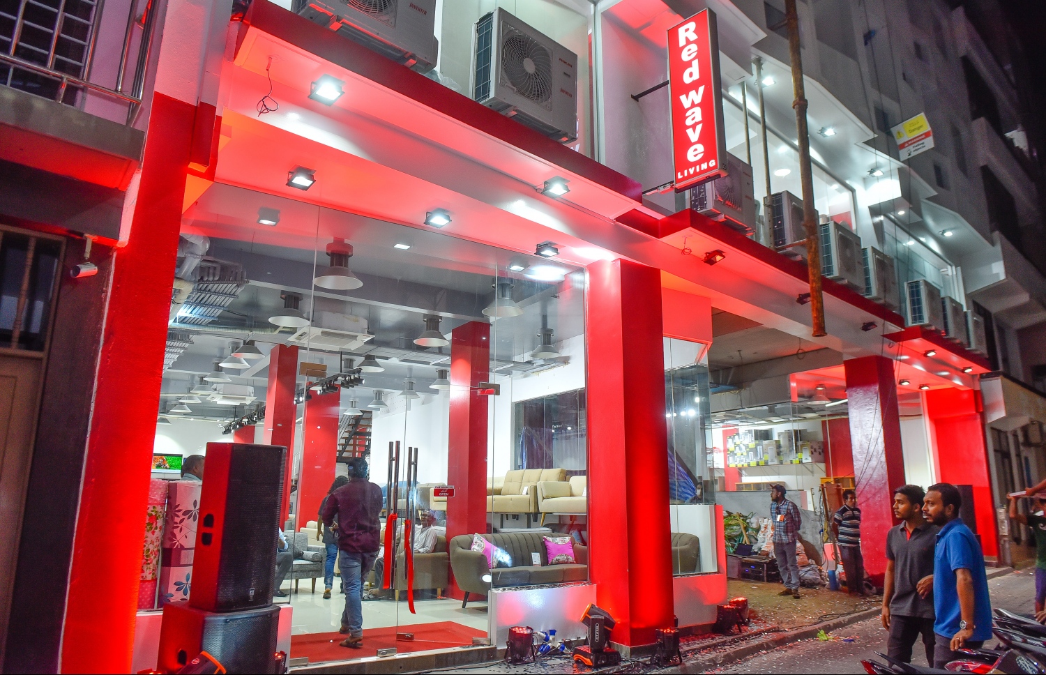 ރެޑްވޭވް ލިވިން އަކީ މިހާރު މާލޭގައި ހިންގާ އެންމެ ބޮޑު އެއް ފިހާރަ.-- ފޮޓޯ: ނިޝާން އަލީ/މިހާރު