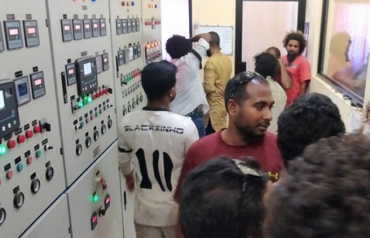 ކަރަންޓު ކެނޑޭތީ މަޑުއްވަރީގައި އިހްތިޖާޖުކޮށްފި