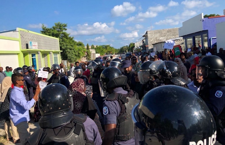 އައްޑޫން ހައްޔަރު ކުރި ދެ މީހުން ދޫކޮށްލައިފި