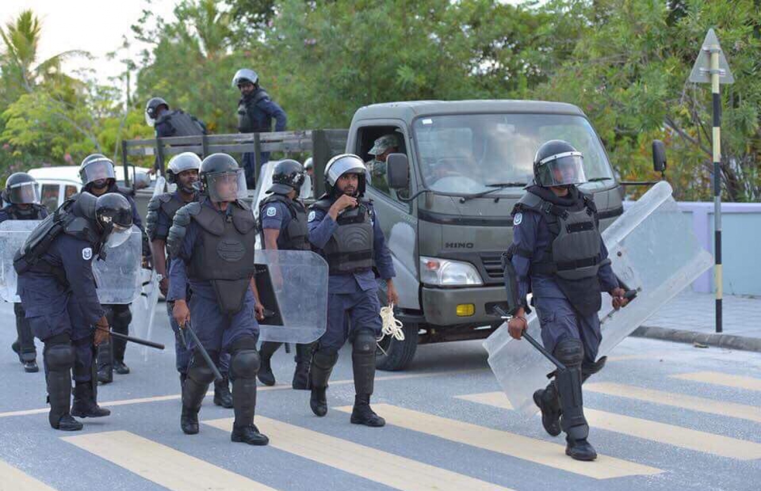 ފުލުހުން އިއްޔެ ހިތަދޫ ލިންކް ރޯޑްގައި ރަޔަޓް ގިޔަރުގައި ހަރަކާތްތެރި ވަނީ.