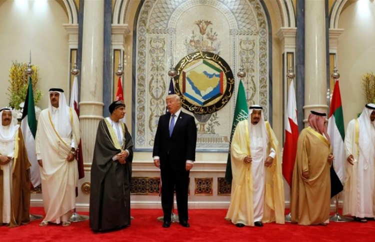 ގަތަރު، ސައުދީ، ޔޫއޭއީގެ ލީޑަރުންނާ ޓްްރަމްޕް ބައްދަލު ކުރައްވަނީ