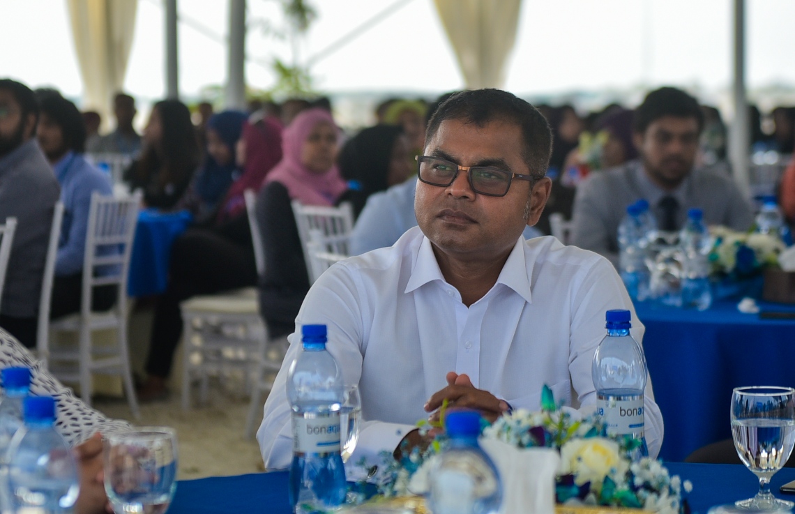 ހުޅުމާލެ: ފެބްރުއަރީ 26، 2018- އެސްޓީއޯ އިން ހުޅުމާލޭގައި ހަދާ 15 ބުރީގެ ރެޒިޑެންޝަލް ދެ ޓަވަރުގެ ބިންގާ އެޅުމުގެ ރަސްމިއްޔާތުގައި ތިމާވެއްޓާ ބެހޭ މިނިސްޓަރު ތޯރިގް ބައިވެރިވެވަޑައިގަންނަވަނީ.---ފޮޓޯ: ހުސެއިން ވަހީދު/މިހާރު