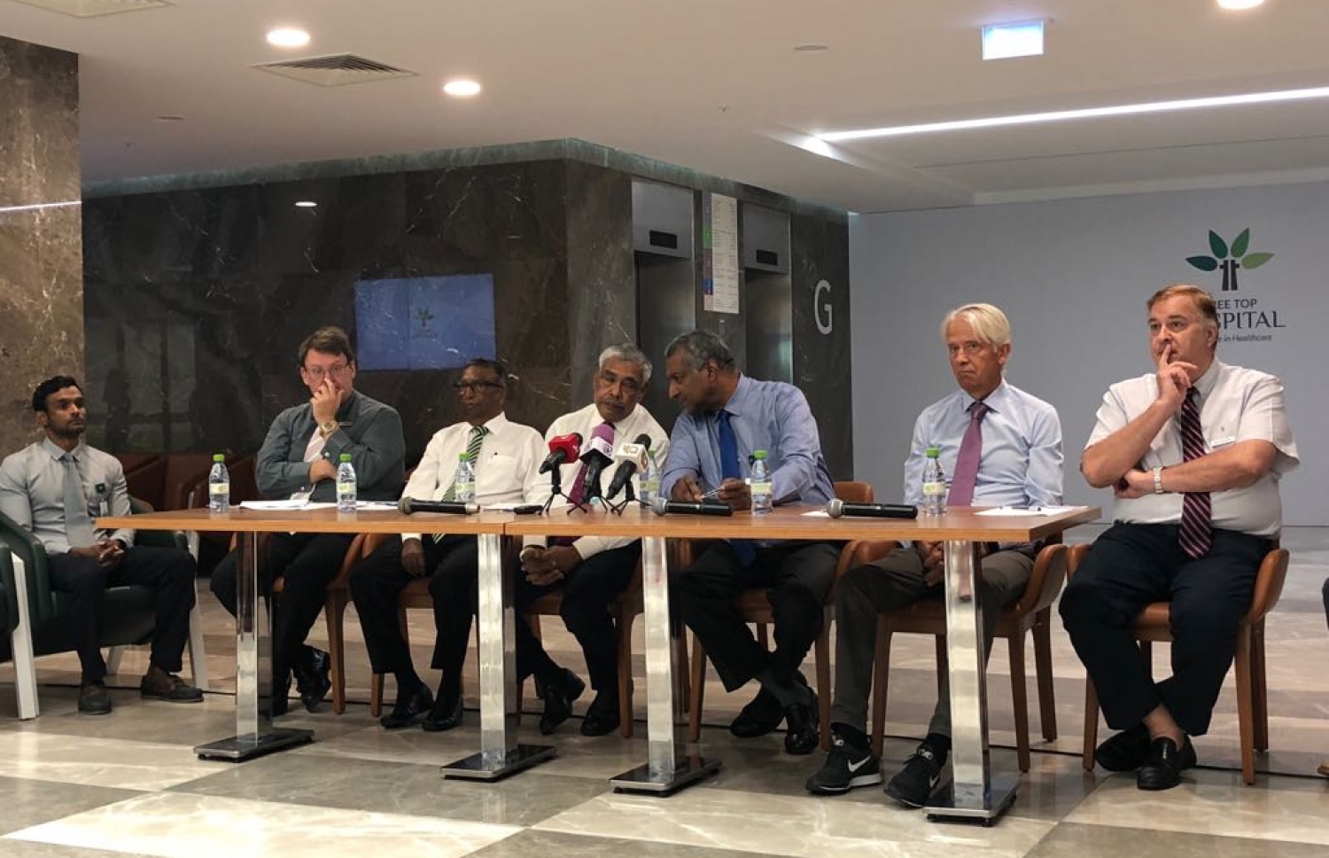 ޓްރީ ޓޮޕް ހޮސްޕިޓަލްގެ އިސްވެރިން މިއަދު މީޑިއާއާ ވާހަކަ ދައްކަވަނީ.---ފޮޓޯ: މިހާރު