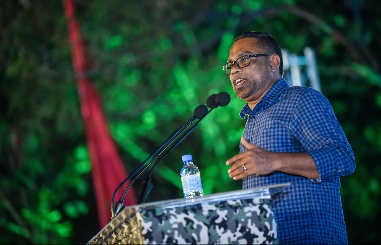 "ރައީސް، އާއިލީ ބޭފުޅަކަށް ވިޔަސް ތަފާތެއް ނުކުރޭ"