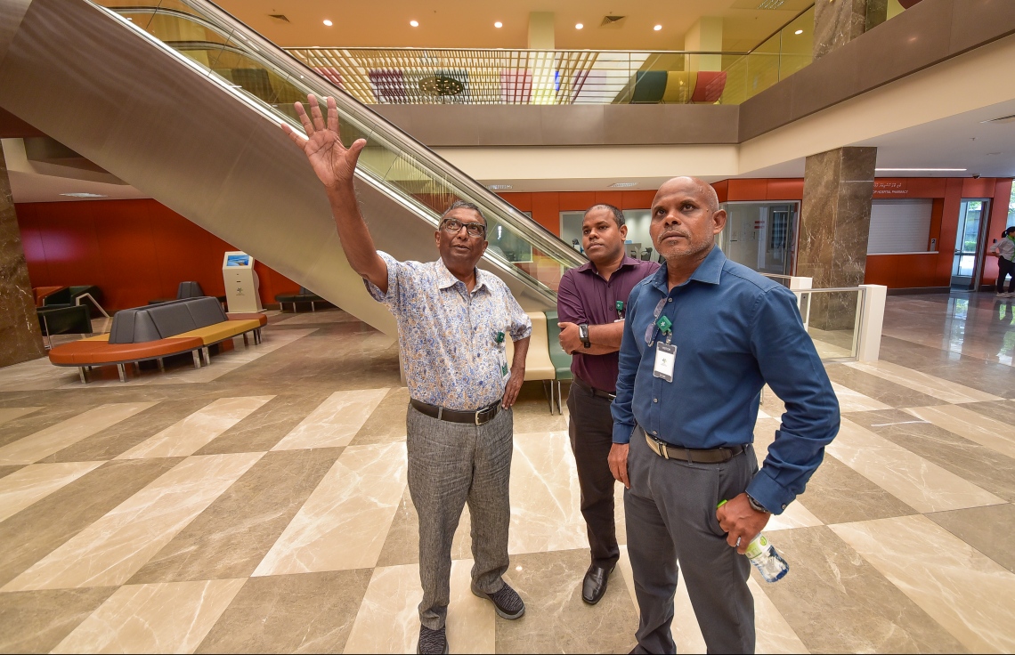 ހުޅުމާލެ: ފެބްރުއަރީ 28، 2018- ޓްރީ ޓޮޕް ހޮސްޕިޓަލް ހިންގާ ޓްރީ ޓޮޕް އިންވެސްޓްމެންޓުގެ އެއް ޑިރެކްޓަރު ސަލީމް، އެ ހޮސްޕިޓަލާ ގުޅޭ މައުލޫމާތު "މިހާރު" ގެ ނޫސްވެރިންނަށް ވިދާޅުވެ ދެެއްވަނީ.---ފޮޓޯ: ނިޝާން އަލީ/މިހާރު