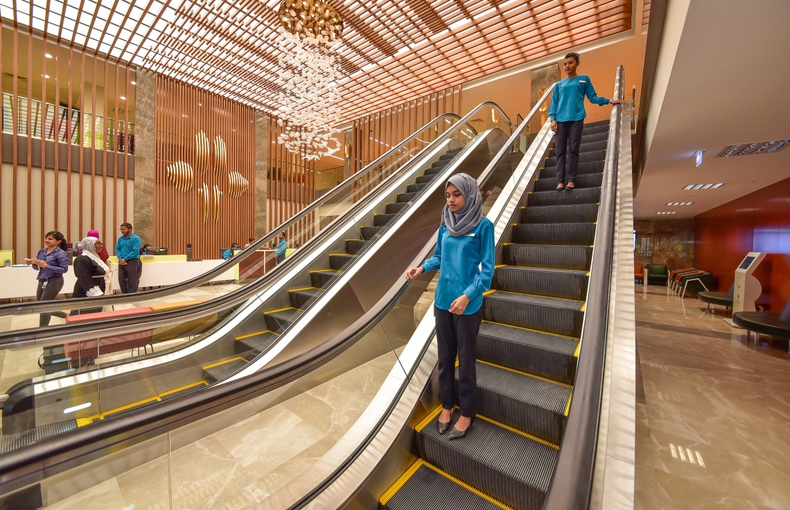 ހުޅުމާލެ: ފެބްރުއަރީ 28، 2018: ޓްރީ ޓޮޕް ހޮސްޕިޓަލްގެ މުވައްޒަފުންތަކެއް ހޮސްޕިޓަލް ތެރޭގައި.---ފޮޓޯ: ނިޝާން އަލީ/މިހާރު