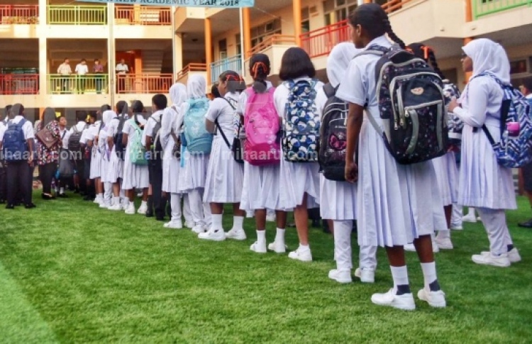 ސްކޫލްތަކުގެ އިދާރީ މުވައްޒަފުން އިހުތިޖާޖުކޮށްފި