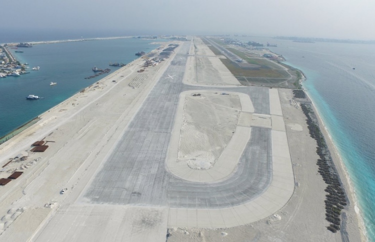 އެއާޕޯޓުގެ ދެ ރަންވޭ ގުޅާލުމުގެ މަސައްކަތް ފަށައިފި