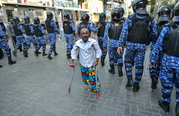 ކެތްތެރިކަން ކޮޅުންލުމުން މަގުމައްޗަށް