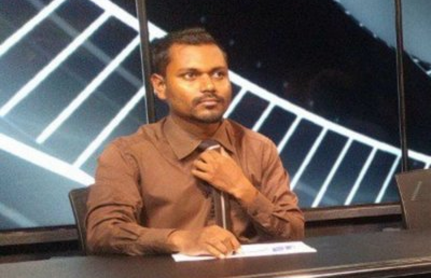 އެމްޑީޕީ އެކްޓިވިސްޓް ނިޔާޒް: ޕީއެސްއެމާއި ޗެނަލް 13އަށް އޭނާ ޓެރަރިޒަމްގެ އިންޒާރު ދީފައިވާ ކަމަށް ޕީއެސްއެމުން ބުނޭ