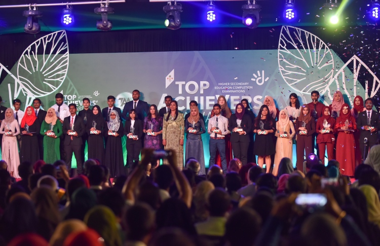 އޭ ލެވެލްގައި ދުނިޔޭގެ 1 ވަނަ ދިވެހި 6 ދަރިވަރަކަށް