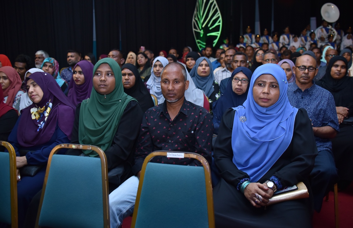 މާލެ: މާޗް 4، 2018- މިދިޔަ އަހަރުގެ އޭ ލެވެލް އިމްތިހާނުގެ ޓޮޕް އެޗީވާސް އެވޯޑް ދިނުމުގެ ރަސްމިއްޔާތުގައި ބައިވެރިވި ބައެއް މީހުން.---ފޮޓޯ: ހުސައިން ވަހީދު/މިހާރު