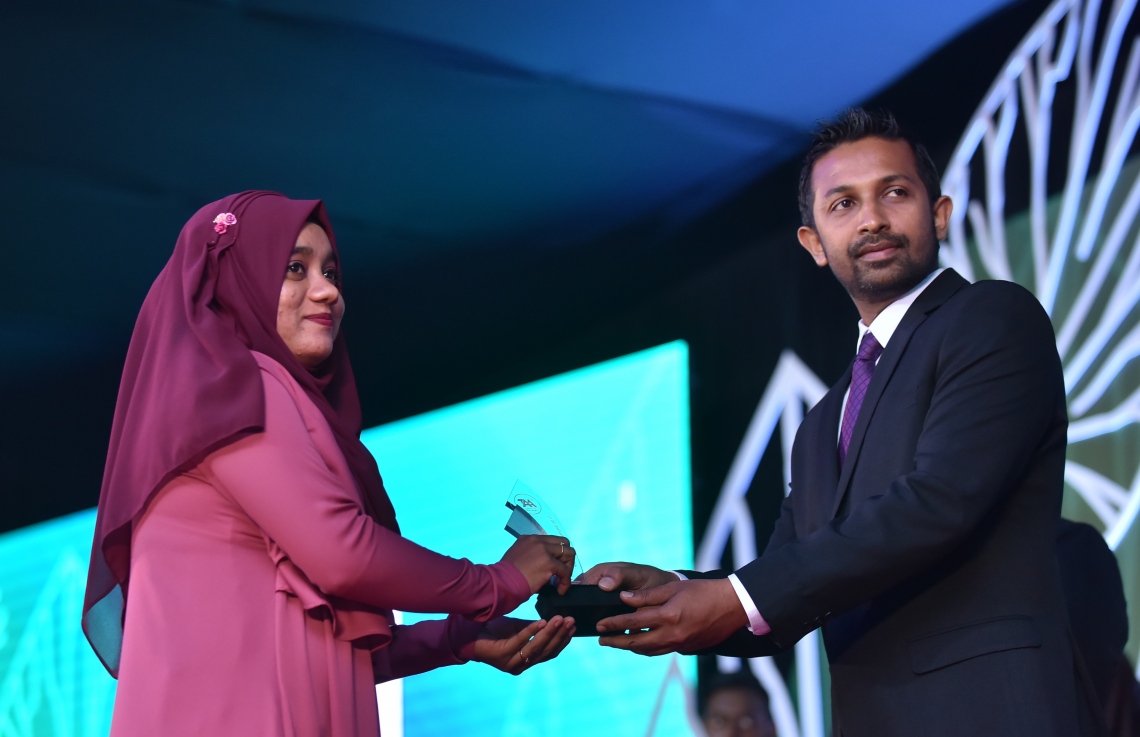 މާލެ: މާޗް 4، 2018- މިދިޔަ އަހަރުގެ އޭ ލެވެލް އިމްތިހާނުގެ ޓޮޕް އެޗީވާސް އެވޯޑް ދިނުމުގެ ރަސްމިއްޔާތުގެ ތެރެއިން---ފޮޓޯ: ހުސައިން ވަހީދު/މިހާރު