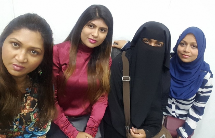 އާއިލީ ބައްދަލުވުންތައް ނުދޭތީ އަނބިން ކަރެކްޝަންސަށް