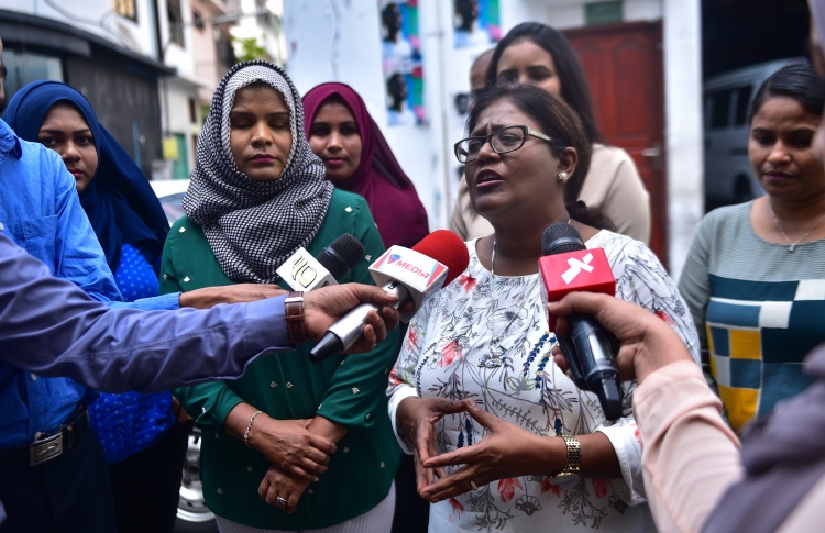 އަންހެނުންގެ ދުވަސް ފާހަގަކުރަން އިދިކޮޅުގެ ހިނގާލުމެއް