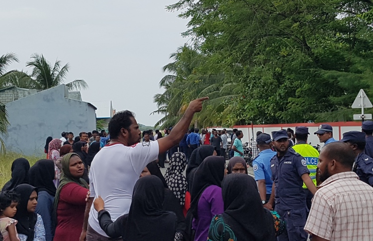 އިހްތިޖާޖްކުރި މުވައްޒަފުންނަށް އެޑިއުކޭޝަންގެ އިންޒާރު