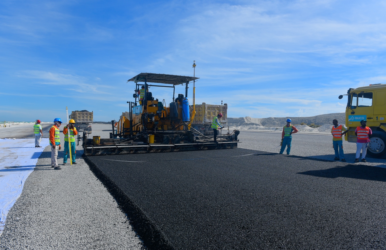 ވެލާނާ އިންޓަނޭޝަނަލް އެއާޕޯޓުގެ އާ ރަންވޭގެ ފުރަތަމަ ތާރު ފަށަލަ އެޅުމުގެ މަސައްކަތް މި އަހަރުގެ މާޗު 14،ގައި ކުރަނީ.-- ފޮޓޯ: ހުސެން ވަހީދު /މިހާރު