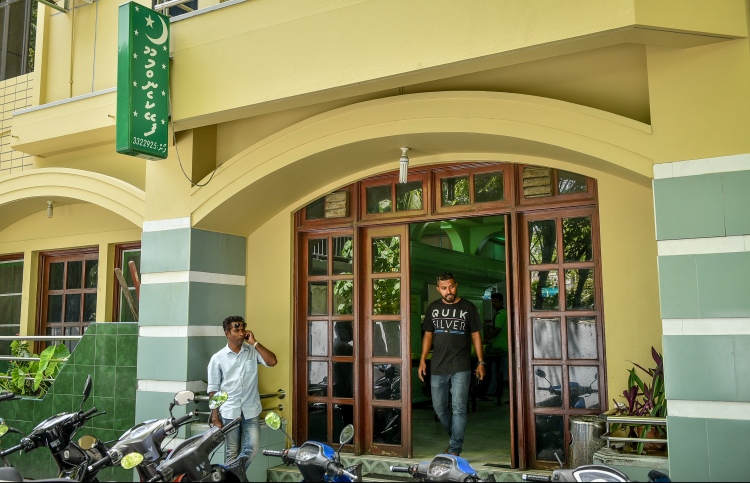 ރޭގަނޑު 8 ގެ ފަހުން ކެފޭ/ރެސްޓޯރަންޓުތައް ބަންދު