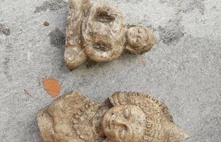 ކަލައިދޫ މިސްކިތުގެ ގޯތިތެރެއިން ބުދުތަކެއް ފެނިއްޖެ