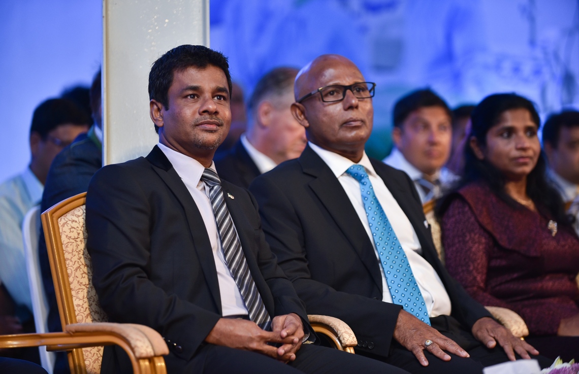 މާލެ: މާޗް 15، 2018- އޭޑީކޭ ހޮސްޕިޓަލްގެ ކެތުލެބާއި އޮޕަރޭޝަންް ތިއޭޓަރު ހިމެނޭ ކޮމްޕްލެކްސް ހުޅުވުމަށް މިރޭ ބޭއްވި ރަސްމިއްޔާތުގައި ހެލްތު މިނިސްޓަރު ނާޒިމް (ވ) އަދި އެ ހޮސްޕިޓަލްގެ ޗެއާމަން ނާޝީދު ބައިވެރިވެވަޑައިގަންނަވަނީ.---ފޮޓޯ: ހުސެއިން ވަހީދު/މިހާރު