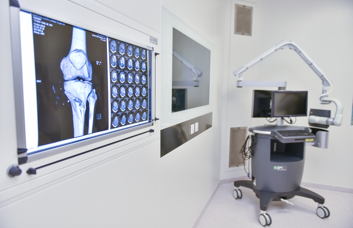 މާލެ: މާޗް 15، 2018- އޭޑީކޭ ހޮސްޕިޓަލްގެ ކެތުލެބާއި އޮޕަރޭޝަންް ތިއޭޓަރު ހިމެނޭ ކޮމްޕްލެކްސް ހުޅުވާފައިވާއިރު، މިތަނުން ހިތުގެ ބަލިތަކަށް އެންމެ ޒަމާނީ ފަރުވާ ދެވޭނެ ކަމަށް އޭޑީކޭ އިން ބުނޭ.---ފޮޓޯ: ހުސެއިން ވަހީދު/މިހާރު