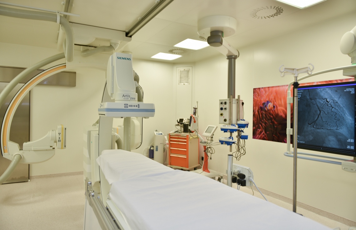 މާލެ: މާޗް 15، 2018- އޭޑީކޭ ހޮސްޕިޓަލްގެ ކެތުލެބާއި އޮޕަރޭޝަންް ތިއޭޓަރު ހިމެނޭ ކޮމްޕްލެކްސް ހުޅުވާފައިވާއިރު، މިތަނުން ހިތުގެ ބަލިތަކަށް އެންމެ ޒަމާނީ ފަރުވާ ދެވޭނެ ކަމަށް އޭޑީކޭ އިން ބުނޭ.---ފޮޓޯ: ހުސެއިން ވަހީދު/މިހާރު