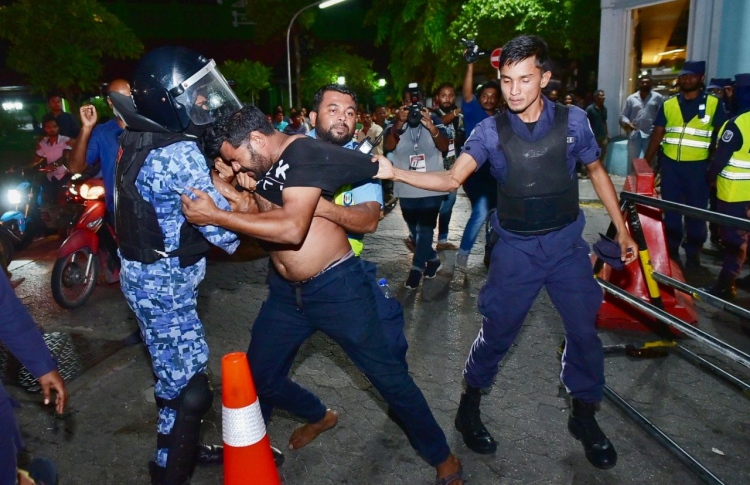 ޓެރަރިސްޓުން؟ ހަގީގަތުގައި ވެސް ޓެރަރިސްޓުންތަ؟