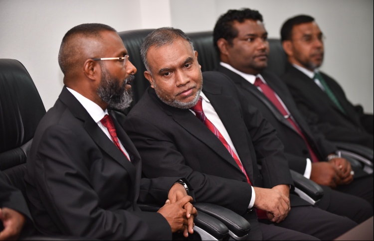 ޖޭއެސްސީގެ މެމްބަރުން ކޮމިޓީ އަށް ހާޒިރުކުރަނީ