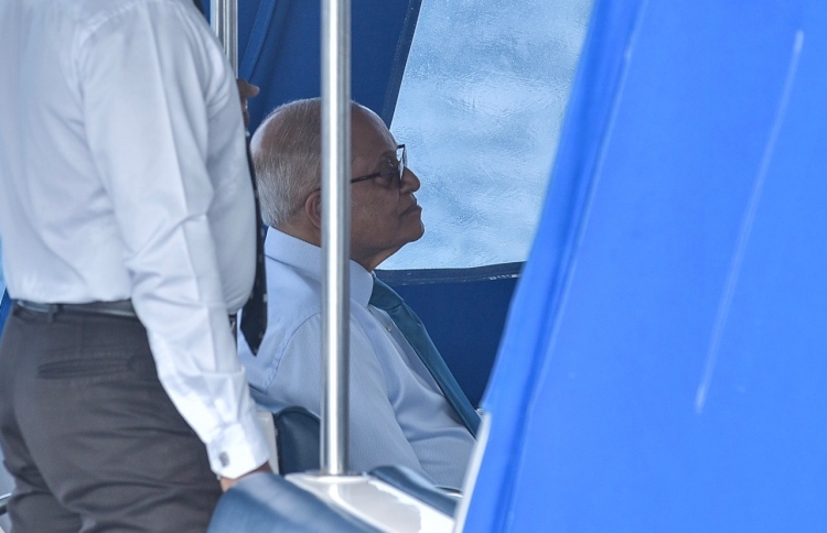 "މައުމޫން އަނިޔާ ތަހައްމަލު ކުރައްވަނީ ގައުމަށްޓަކައި"