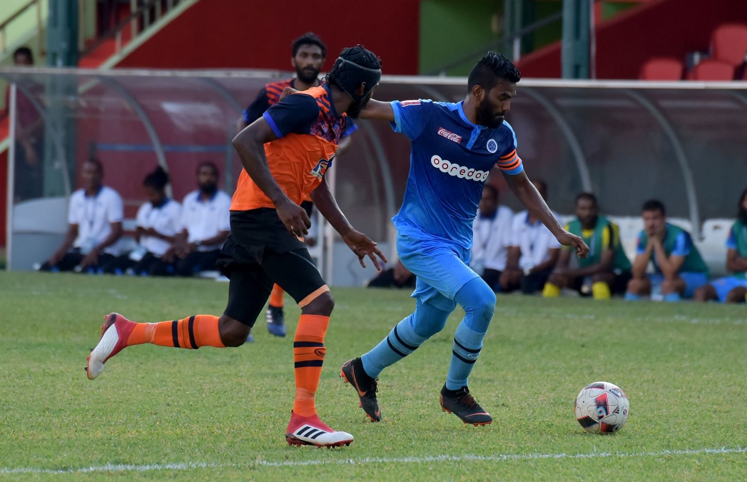 ނިއުގެ ދަގަނޑޭ (ކ) އީގަލްސްގެ ނޫމާން ކައިރިން ބޯޅަ ފޮނުވާލަން މަސައްކަތް ކުރަނީ.-- ފޮޓޯ: އެފްއޭއެމް