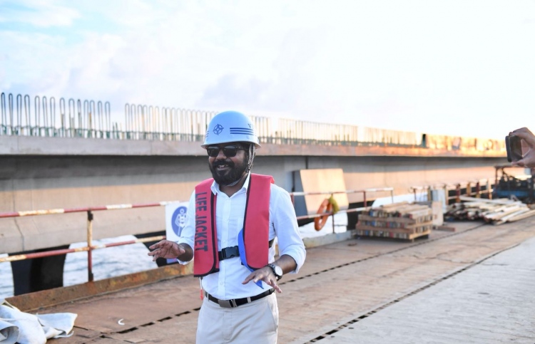 މެމްބަރު ޔާމީންގެ ބްރިޖު ދަތުރު، "ނިމެނީ"