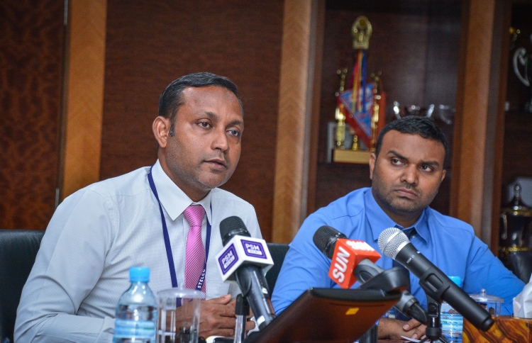 ފޯކްލިފްޓްގެ މައްސަލަ ނުނިމިގެން ޝަކުވާކުރަނީ