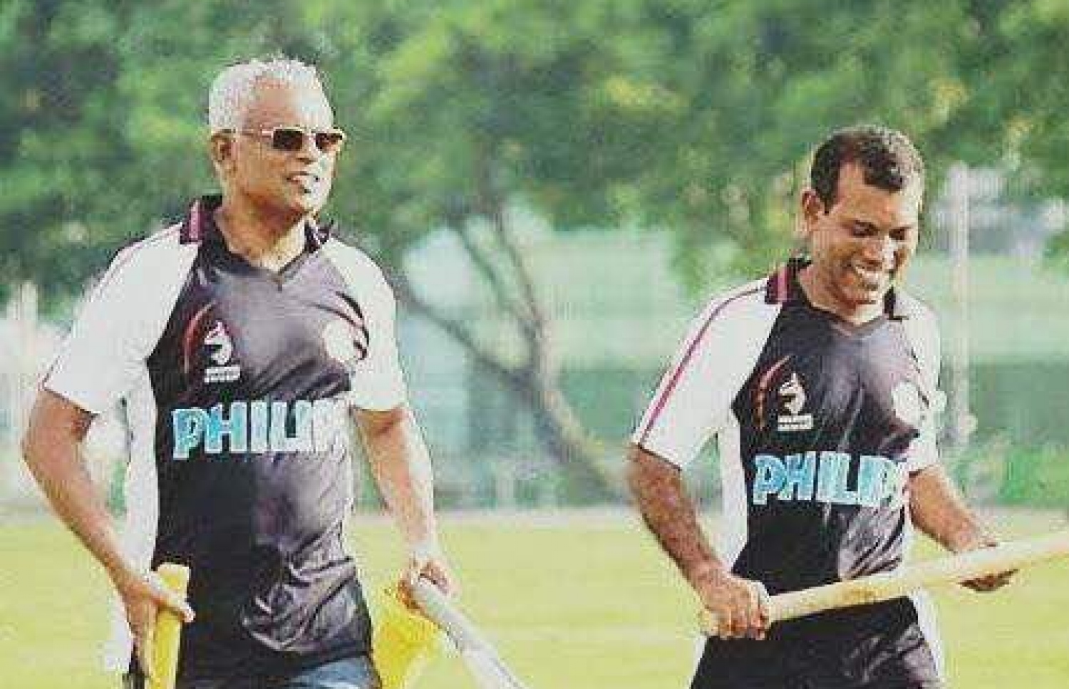 ނަޝީދާއި އިބޫ ކްރިކެޓް ކުޅުއްވުމުގައި.