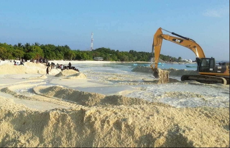 ދެ އެއާޕޯޓެއް ހިންގަން އައިއޭއެސް އިން ޝައުގުވެރިވެއްޖެ