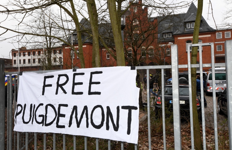 ކެޓަލޯނިއާގެ ލީޑަރު ބަންދުގައި ބަހައްޓަން ކޯޓުން އަންގައިފި