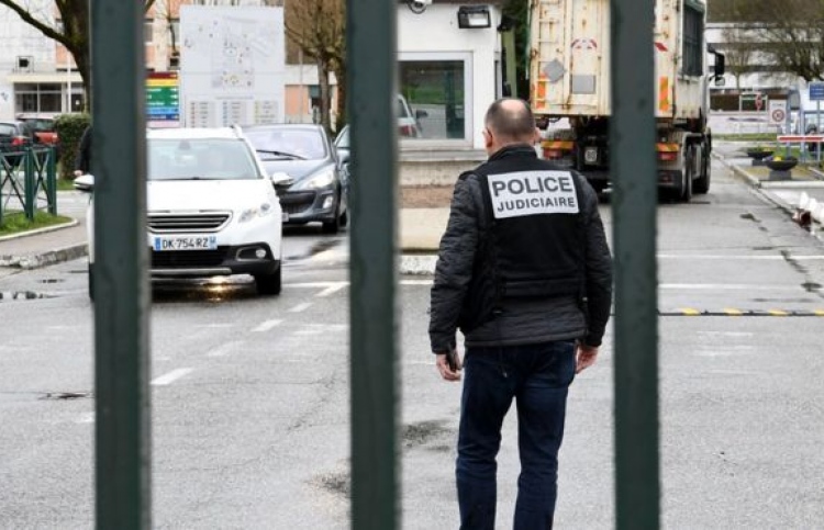 ފްރާންސް ސިފައިންނަށް ހަމަލާދޭން އުޅުނު މީހަކު ހައްޔަރުކޮށްފި