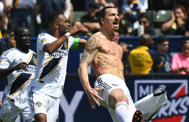 ފުރަތަމަ މެޗުގައި ވެސް އިބްރަހިމޮވިޗް ޖާދޫ ދައްކާލައިފި