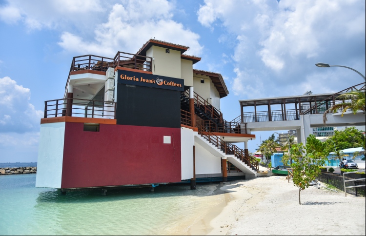 ފާހާނަ ބަރި ރަސްފަންނުގެ އެހެން ދިމާލެއްގައި އަޅަނީ