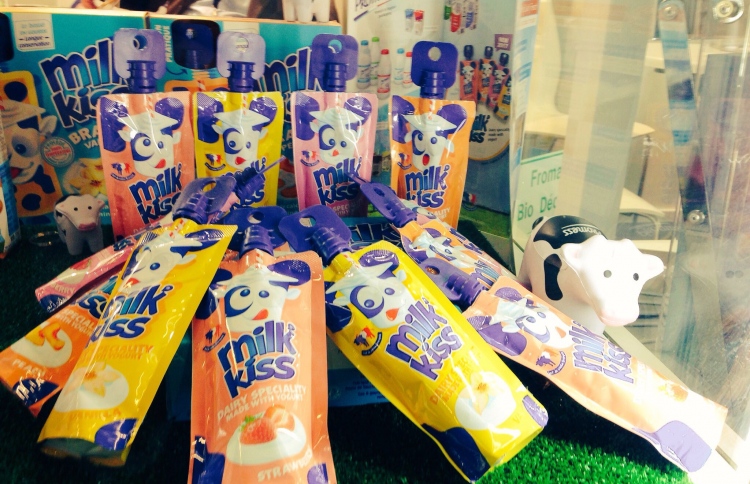 "މިލްކް ކިސް" ޔޯގަޓް އެމްޔޫ ސްޓޯރުން ވިއްކަނީ