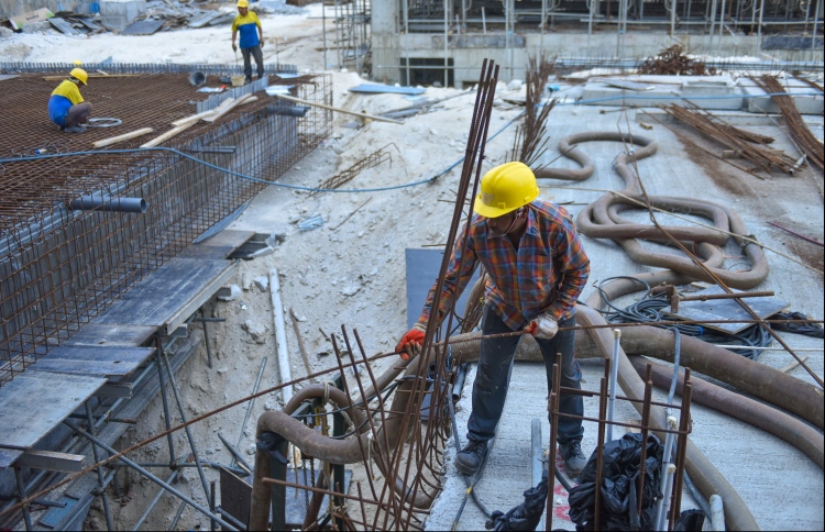 ހުޅުމާލޭގެ އިމާރާތަކުން މީހަކު ވެއްޓި ޒަހަމްވެއްޖެ