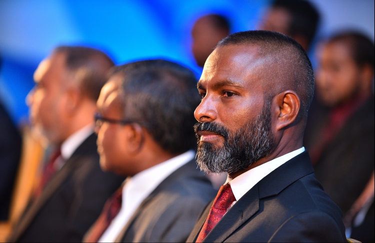 ޑީޑީ ފަނޑިޔާރުކަމުން ވަކިކުރަން މަޖިލިހުން ފާސްކޮށްފި