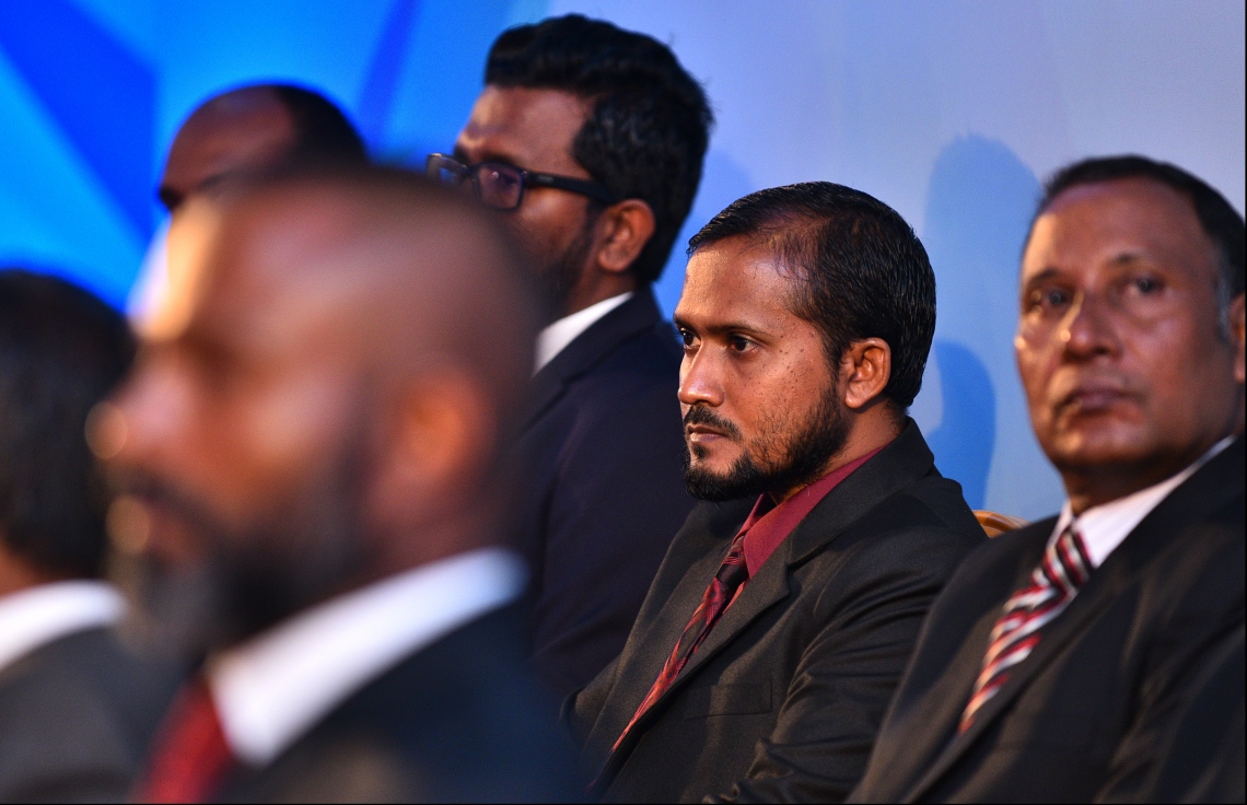 މާލެ: އޭޕްރިލް 8، 2018: ދިވެހިރާއްޖޭގެ ކޯޓުތަކުގައި ވަކާލާތު ކުރުމުގެ ހުއްދަ 175 މީހަކަށް ދިނުމާއި، އެވަކީލުންގެ ހުވާ ލައިދިނުމުގެގޮތުން ދަރުބާރުގޭގައި ބޭއްވި ހާއްސަ ރަސްމިއްޔާތުގެ ތެރެއިން.-- ފޮޓޯ: ހުސައިން ވަހީދު/މިހާރު