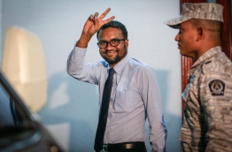 Former PG Muhuthaz flashes the victory sign as he is led away by prison official after he was sentenced to 17 years in prison for conspiring to kidnap the president. MIHAARU PHOTO
