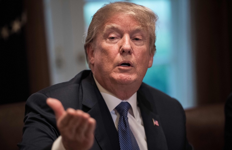 ސީރިއާ އަށް ވަރުގަދަ ރައްދެއް ދޭނަން: ޓްރަމްޕް