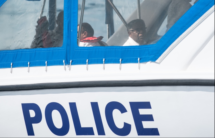 ދެ ފަނޑިޔާރުންގެ ޝަރީއަތުގެ އަޑުއެހުމެއް މާދަމާ