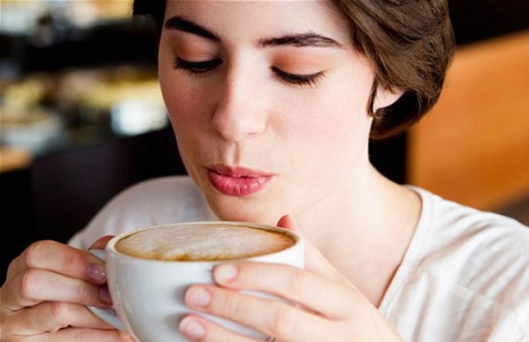 ބަރުދަން ލުއިކުރަން އުޅޭ ނަމަ ހެނދުނު ކޮފީއެއް